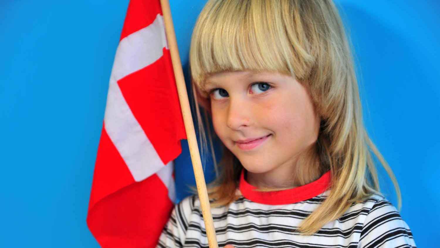 "العائلة أولاً".. كيف يصنع الدنماركيون سعادة أطفالهم؟