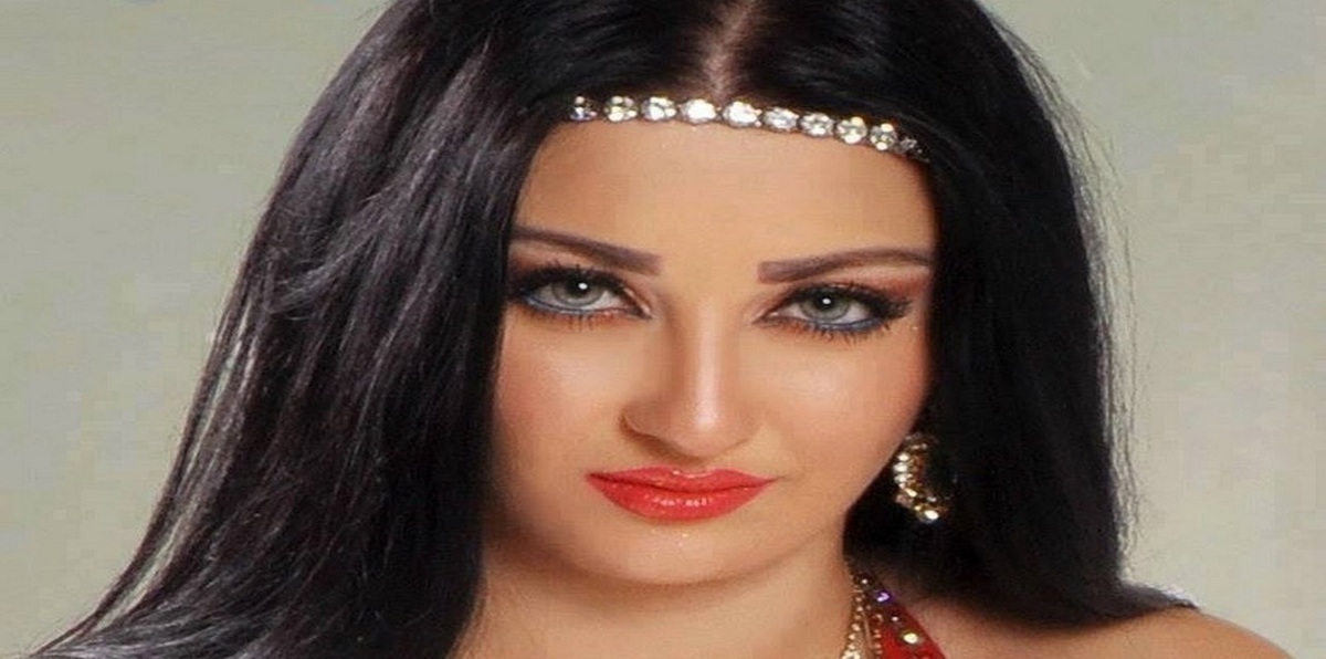 الراقصة صوفينار توجه رسالة لسكان المقابر في مصر (فيديو)