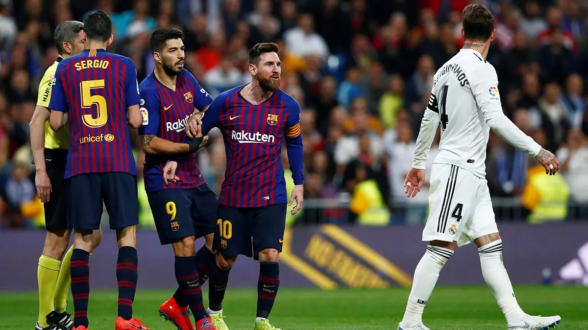 مباراة ريال مدريد وبرشلونة.. راموس يعترف بـ"ضربة" ميسي.. وبيكيه يوضح سر حركته الاستفزازية (فيديو)