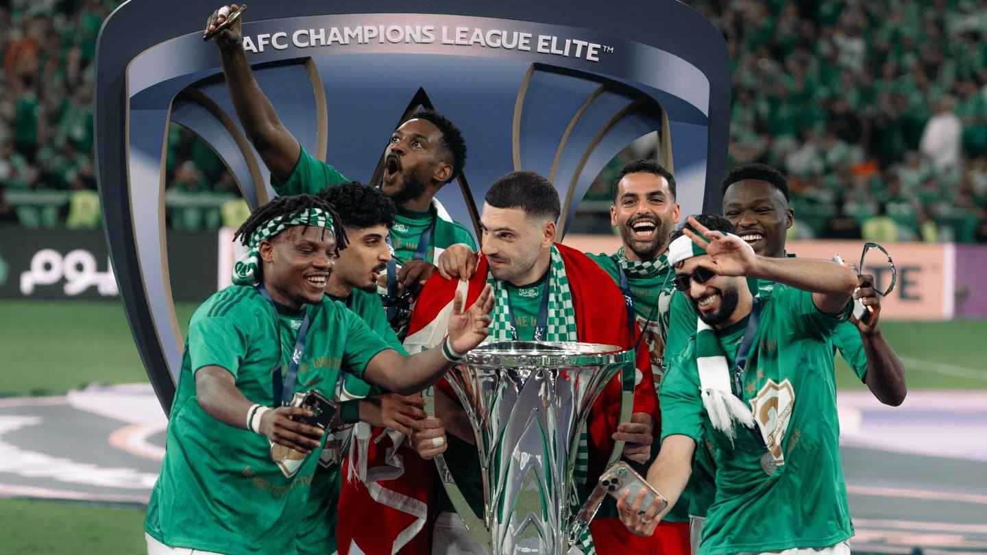 "الانضباط" ترعب الأهلي السعودي قبل مواجهة النصر في الكلاسيكو 