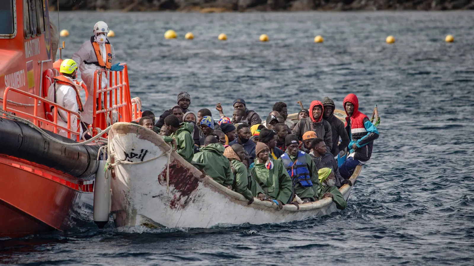 احتجزتهم عصابة تهريب.. تحرير 263 مهاجرا غير شرعي في ليبيا