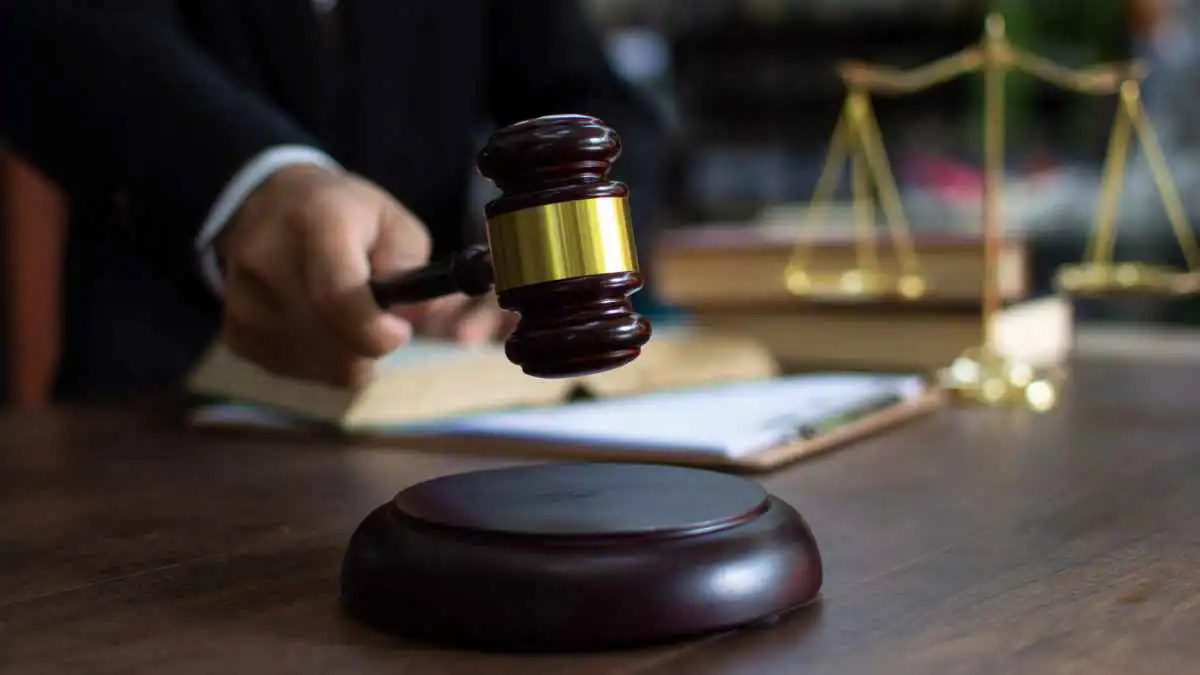 أثارت غضب العائلات.. محكمة تركية تعفو عن سيدة حاولت إحراق 6 أطفال