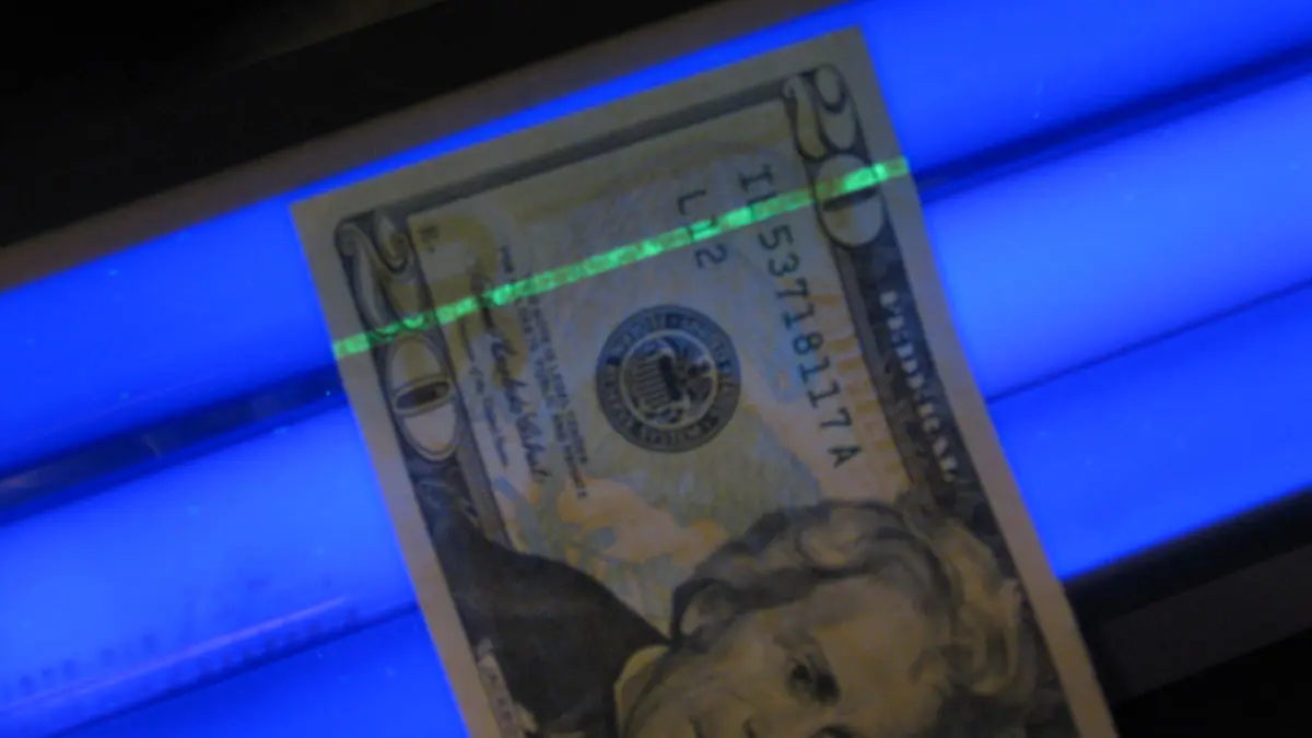 شرطة دبي تكشف عن طريقة غريبة في تزييف العملات