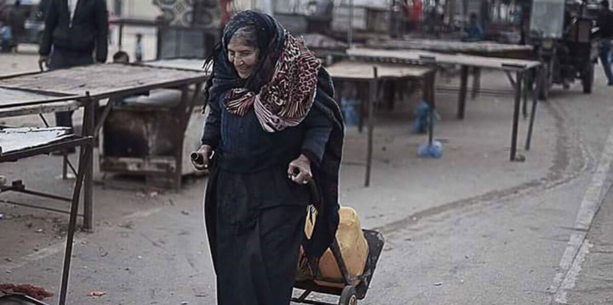 في يوم المرأة العالمي.. المهن الشاقة وسيلة نساء غزة لمواجهة مرارة العيش‎ (صور)