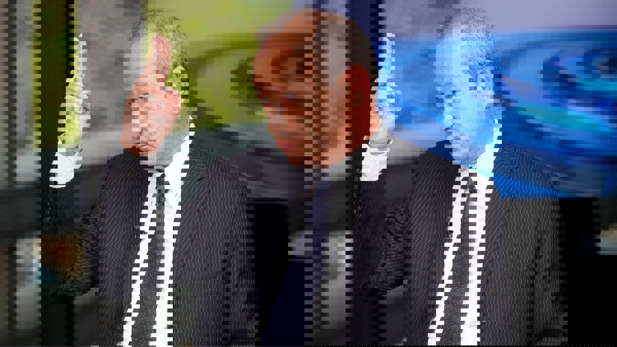 نجيب ساويرس يحقق أمنية سيدة مصرية بتوظيف ابنتها (فيديو)