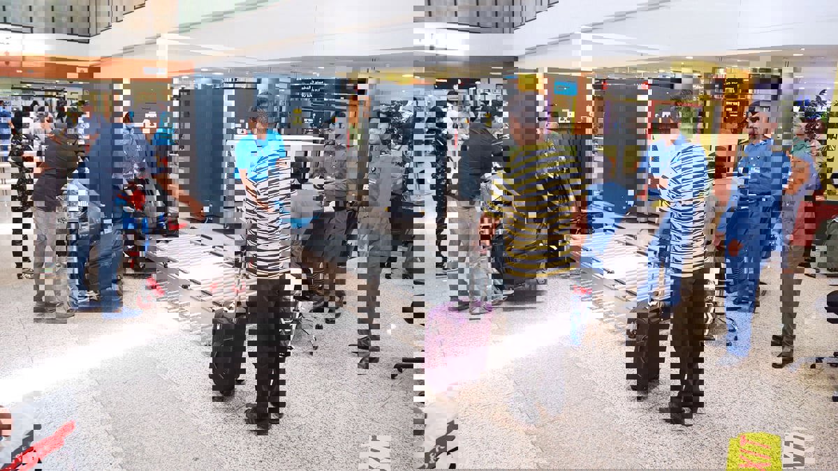 ضبط شابة حاولت تهريب مخدرات داخل "كرتونة موز" عبر مطار دبي