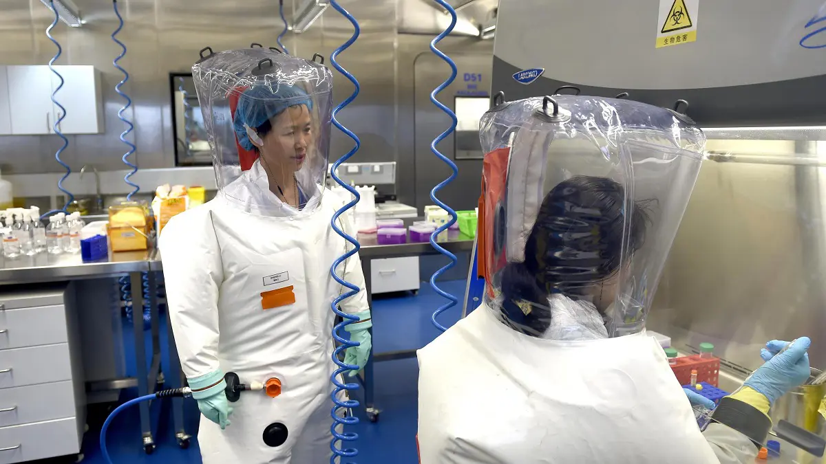 لماذا عادت الأضواء مجددا إلى مختبر ووهان والتسرب المحتمل لكورونا؟