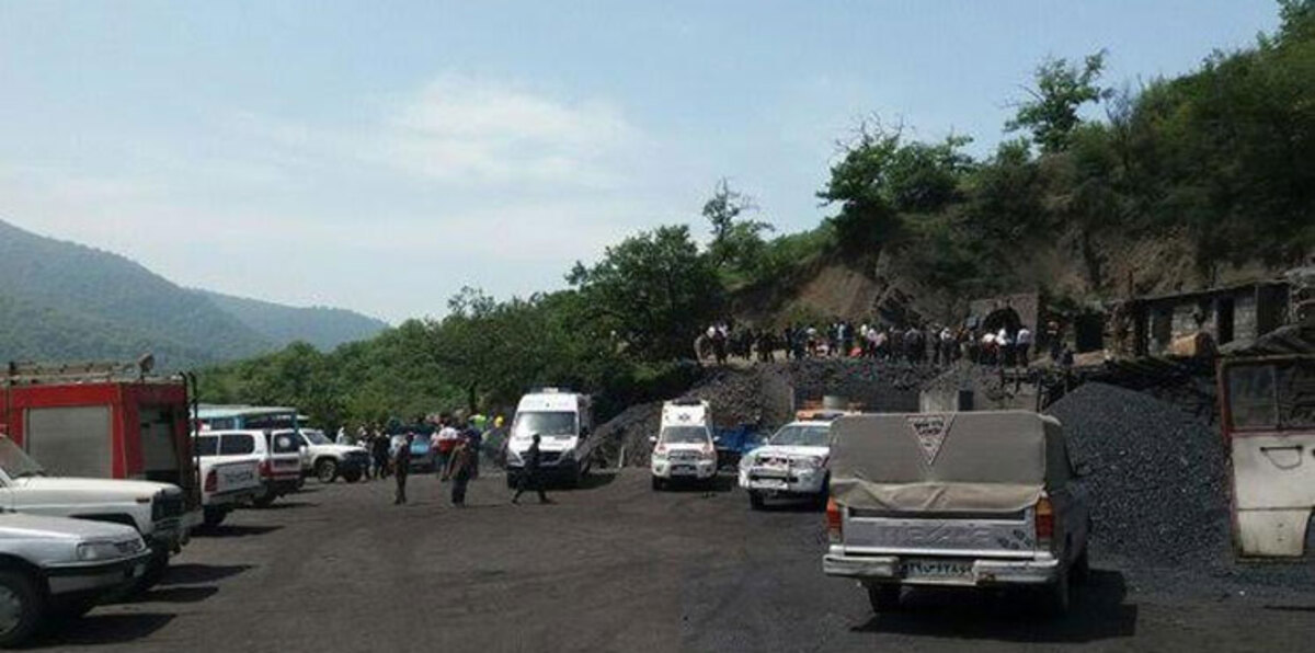 احتجاز 80 عاملاً إيرانياً في انفجار منجم للفحم‎ (صور)