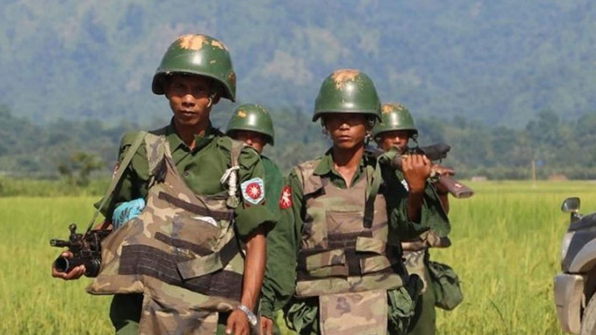 "نيويورك تايمز": جيش ميانمار يجبر مئات الروهينغا على السير أمام الجنود لكشف الألغام