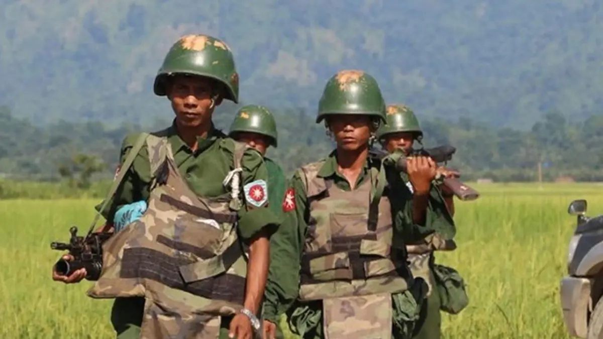 "نيويورك تايمز": جيش ميانمار يجبر مئات الروهينغا على السير أمام الجنود لكشف الألغام