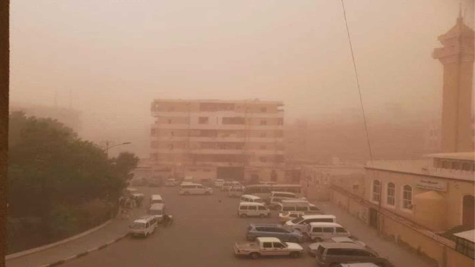 اليمن.. موجة ترابية تجتاح أجواء عدن (فيديو)