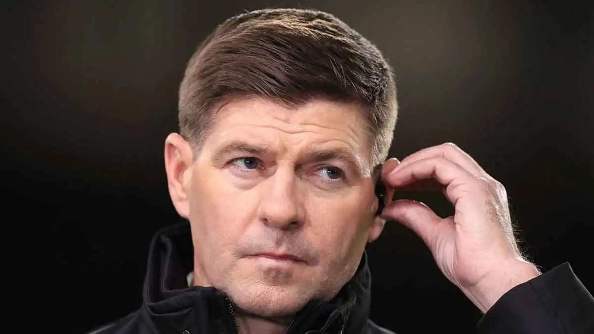 ادفع بهذا اللاعب فورًا.. جيرارد يوجه نصيحة عاجلة إلى سلوت