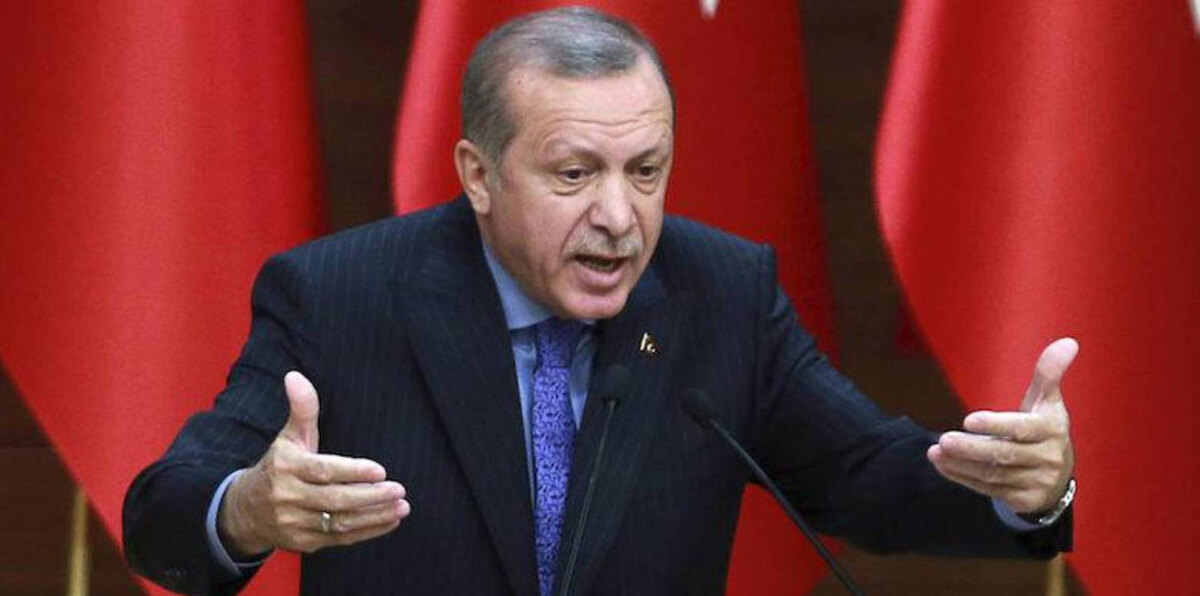 أردوغان يدعو الأتراك لتحويل مدخراتهم بالدولار واليورو إلى الليرة