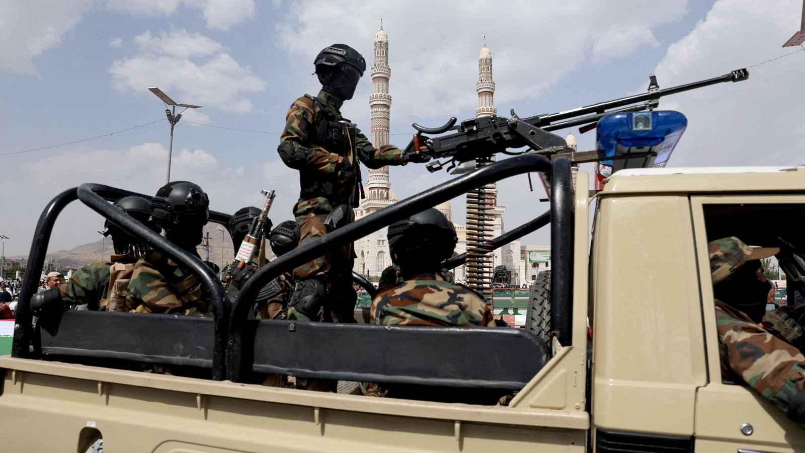 خبراء: الحوثيون يقدمون اليمن "قرباناً" لطهران