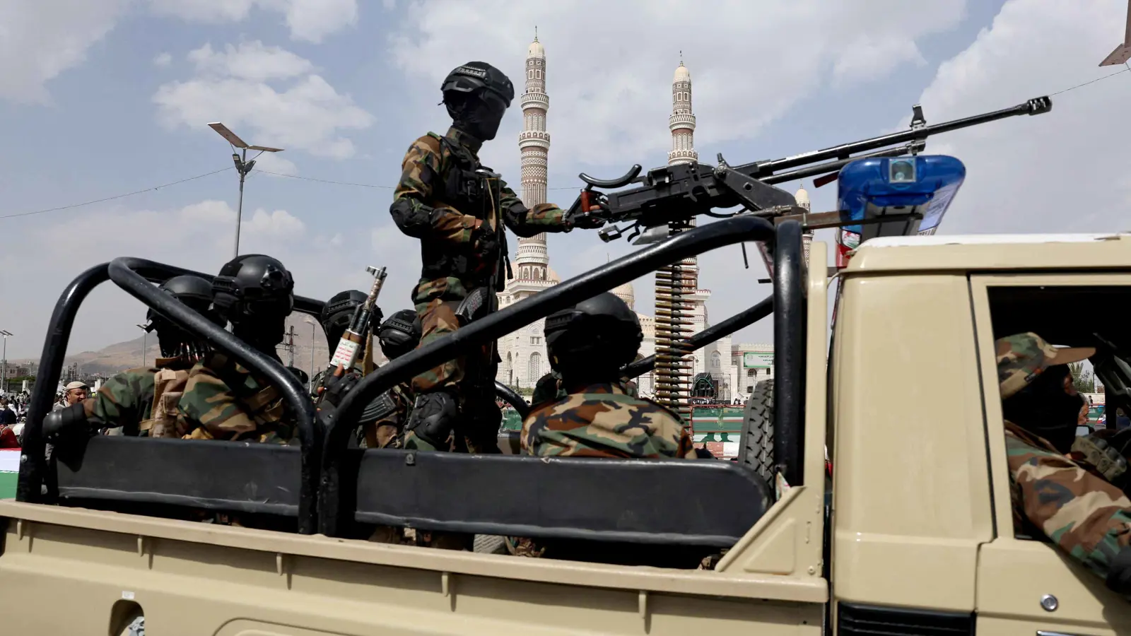 خبراء: الحوثيون يقدمون اليمن "قرباناً" لطهران