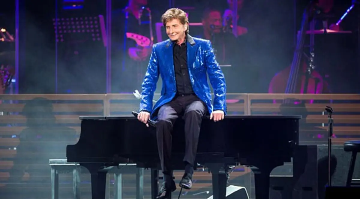 باري مانيلو يغني مع "مارلين مونرو"