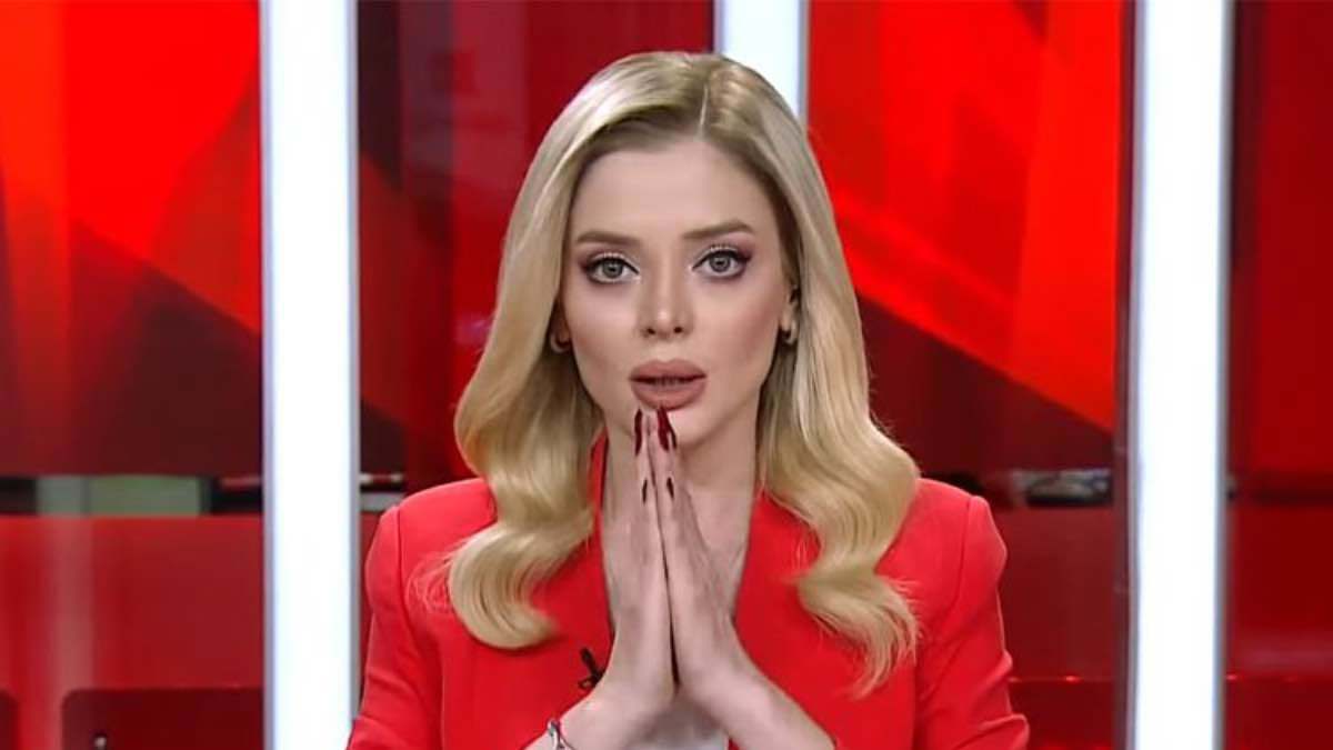 مذيعة تركية تثير تعاطف الجمهور بتماسكها في أثناء الزلزال (فيديو)