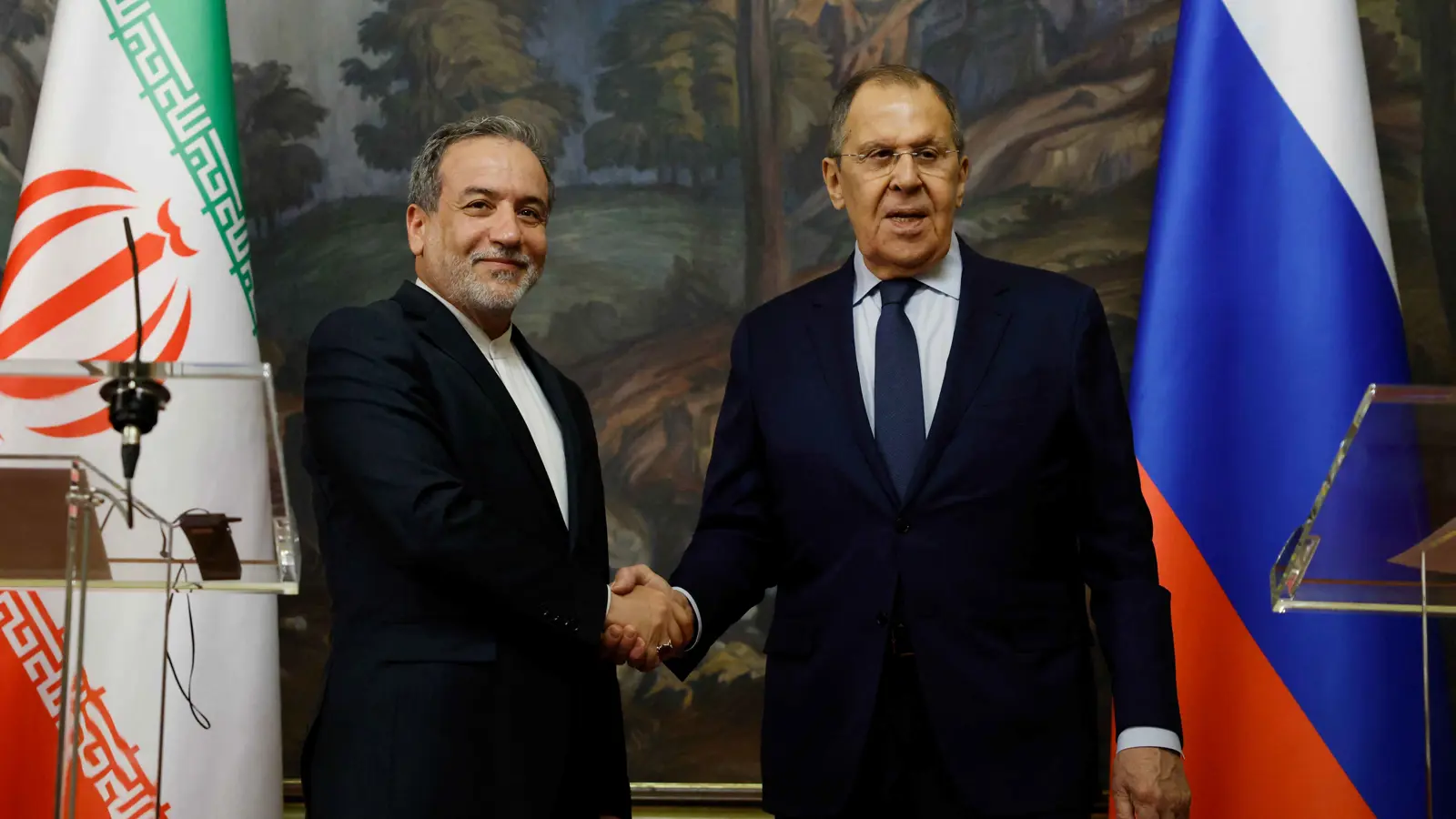 لافروف وعراقجي يبحثان "الحل السلمي" للأزمة الإيرانية