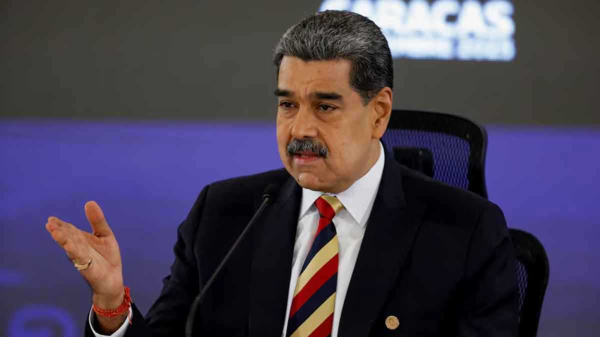 مادورو يكثف التجنيد في فنزويلا وسط تصاعد التوتر مع واشنطن