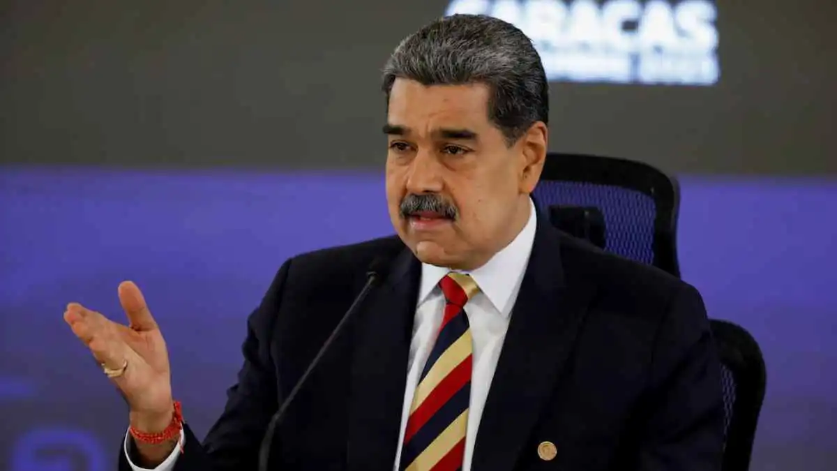 مادورو يكثف التجنيد في فنزويلا وسط تصاعد التوتر مع واشنطن