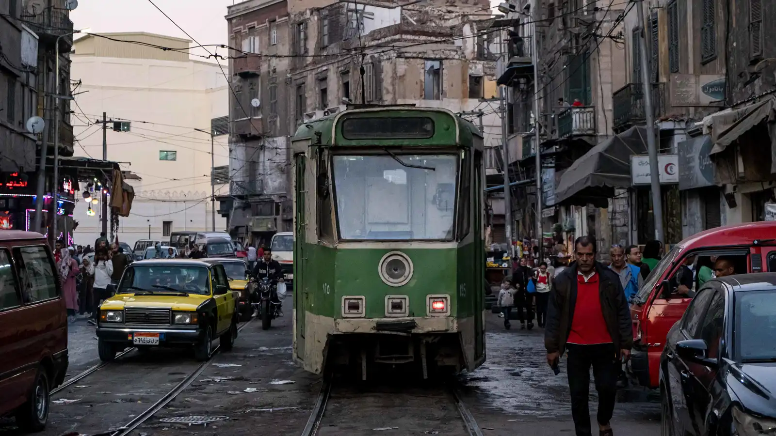 مصر.. إصابات بتصادم قطار ركاب وجرار في الإسكندرية