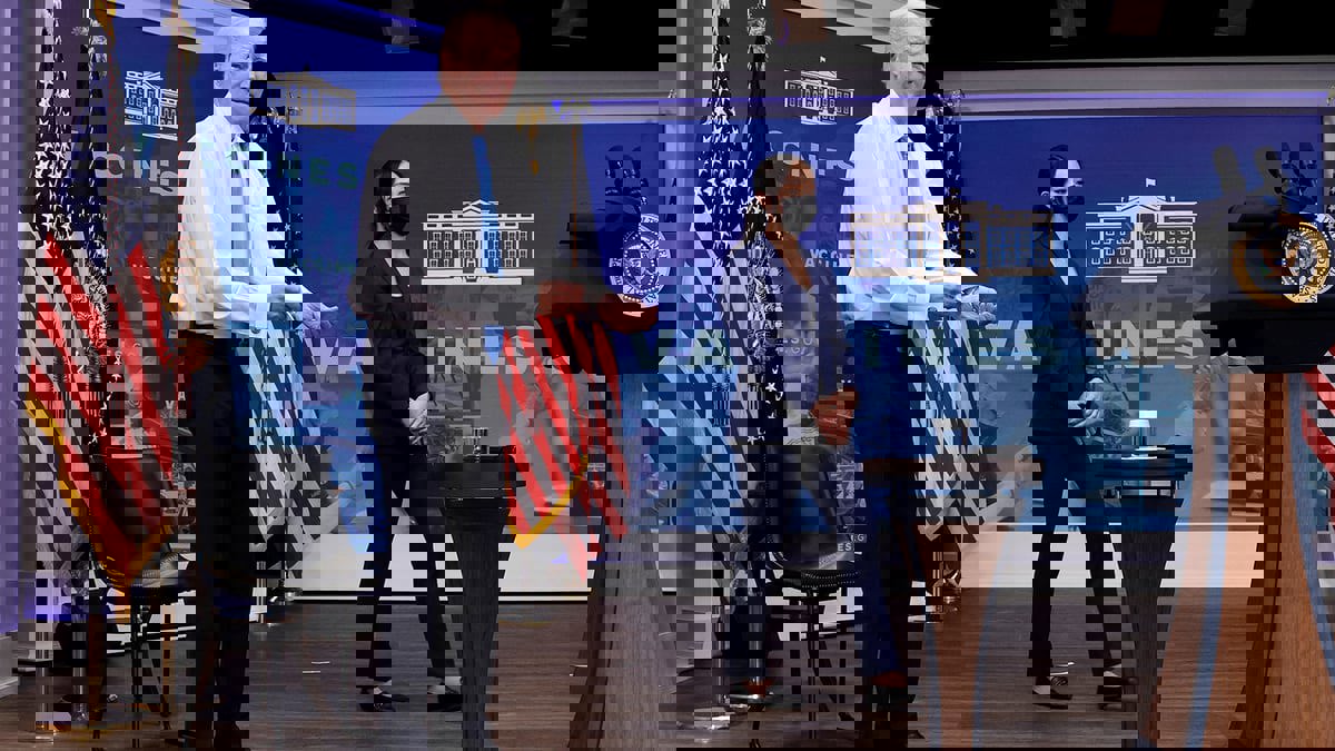 بايدن يروّج للقاح محدّث ضد فيروس كورونا (فيديو)