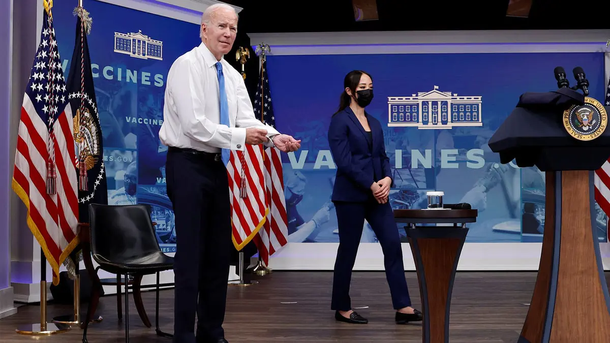 بايدن يروّج للقاح محدّث ضد فيروس كورونا (فيديو)
