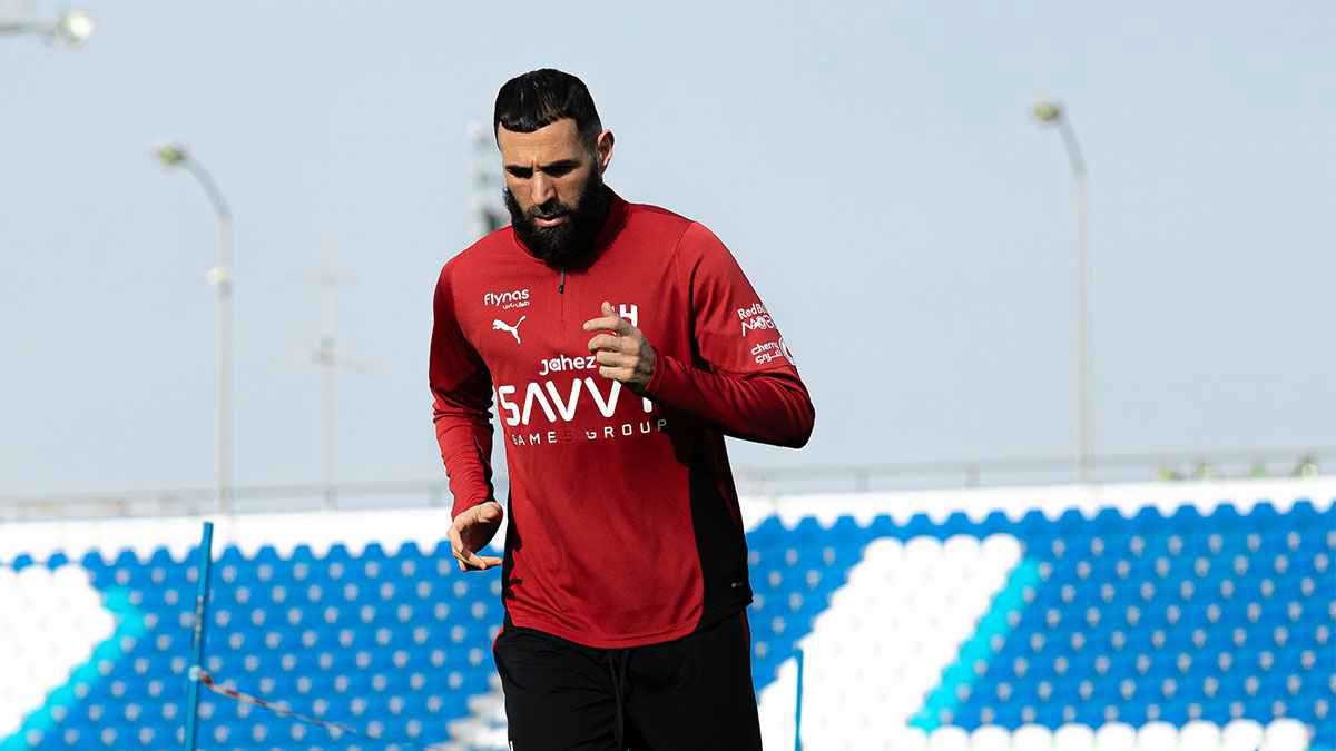 موعد أول ظهور لكريم بنزيما مع الهلال في "النخبة" 