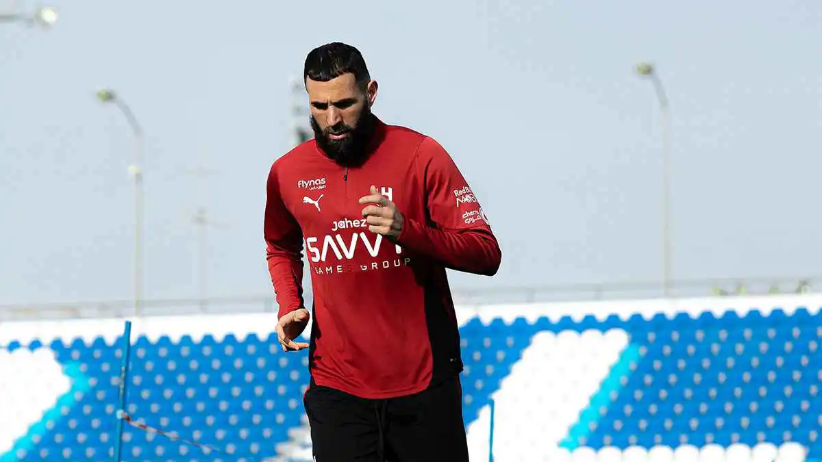 موعد أول ظهور لكريم بنزيما مع الهلال في "النخبة"