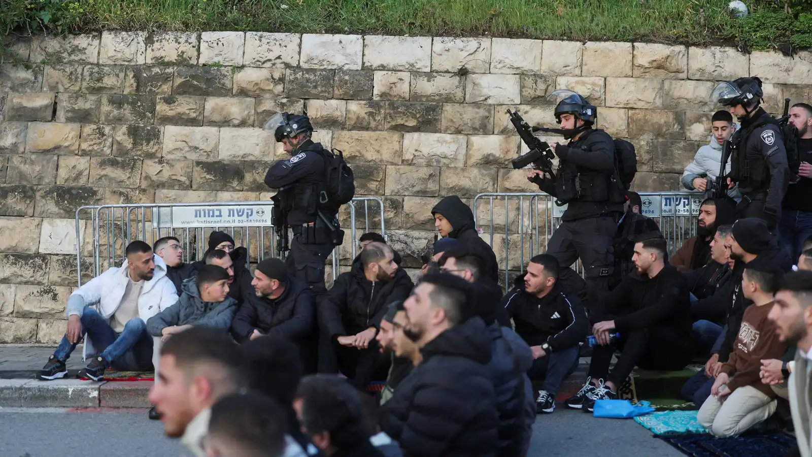 سابقة تاريخية.. إسرائيل تمنع صلاة العيد في المسجد الأقصى (صور)