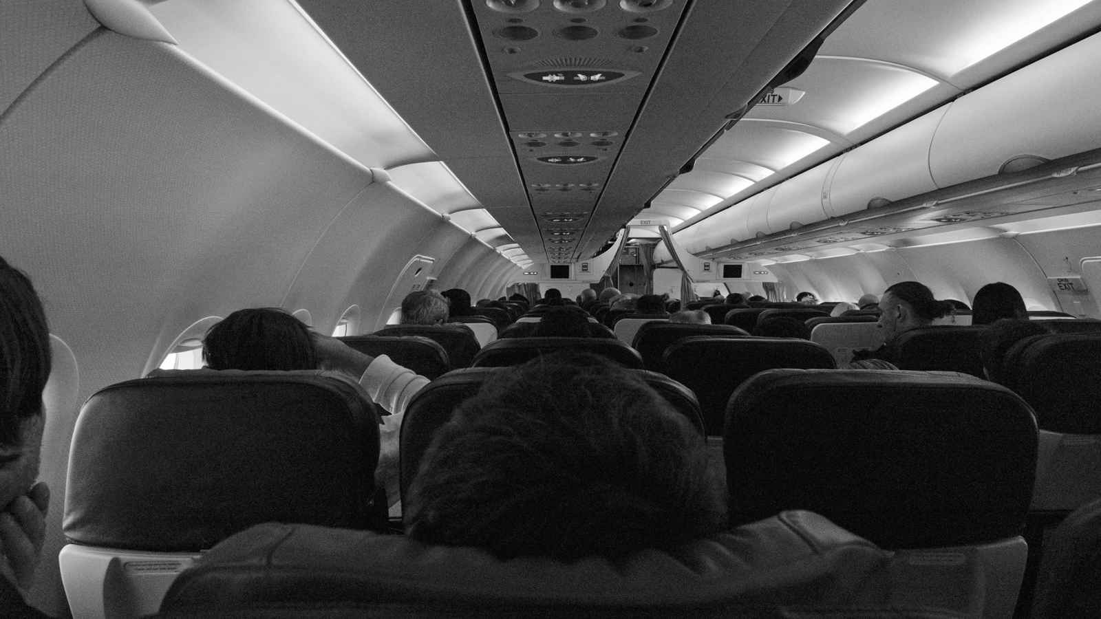 هجوم على شركات طيران تُخطط لتقديم مقاعد "الوقوف" (صور)