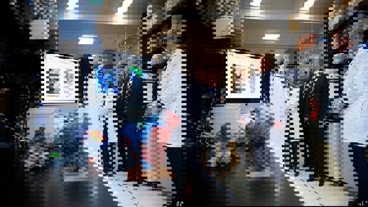 بعد ضغوط ترامب.. خبراء أمريكيون يحذرون من مخاطر التعجيل بطرح لقاح كورونا