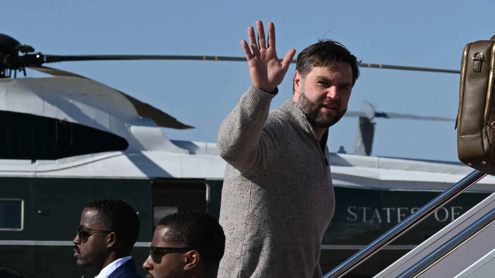 حاملا ملفات أمنية وسياسية واقتصادية.. فانس يبدأ زيارة للهند