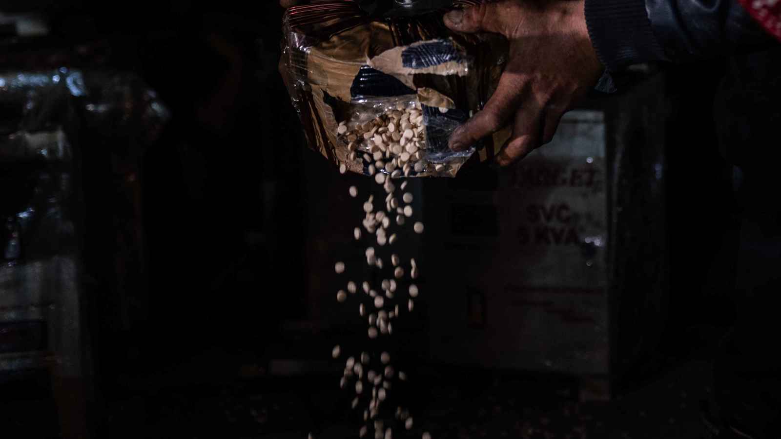 شبكة تصنيع وتهريب.. حقائق جديدة عن الكبتاغون من داخل فيلا ماهر الأسد (فيديو)