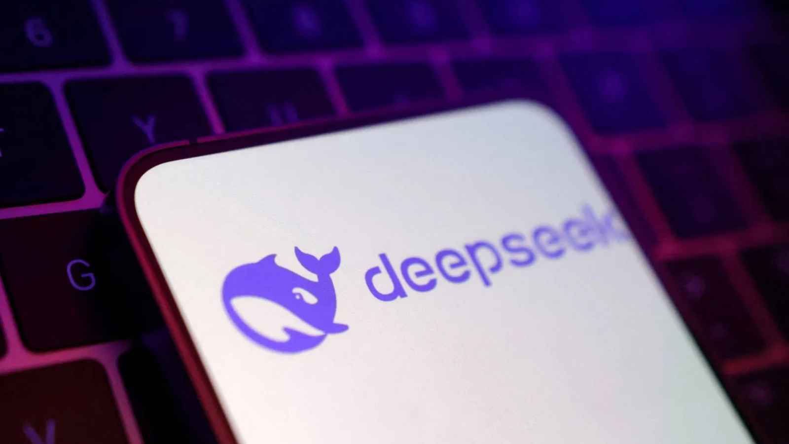 كيف تستخدم "ديب سيك" على هاتفك الذكي وجهاز الكمبيوتر؟