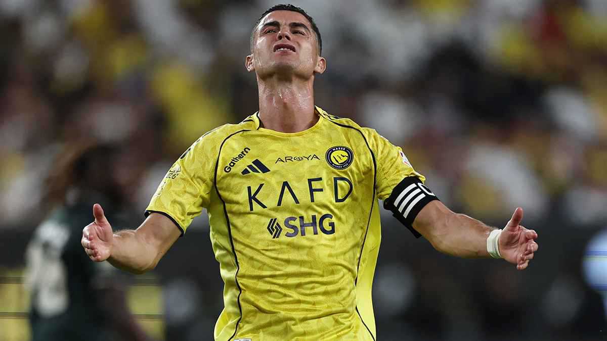 هل قرر كريستيانو رونالدو اللعب ضد الزوراء في العراق؟