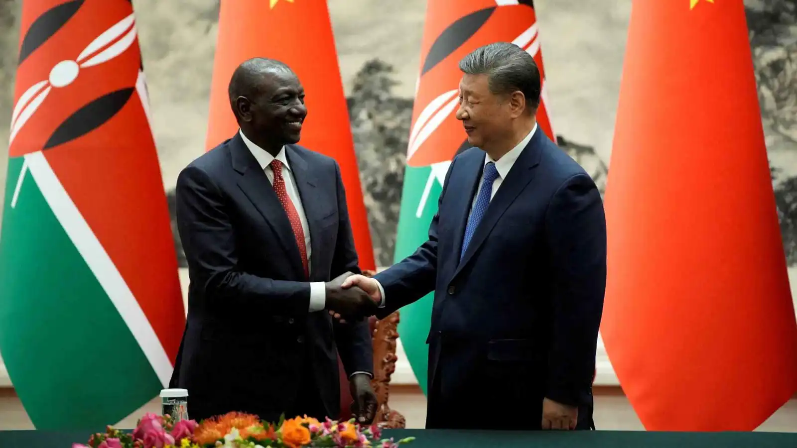 الرئيس الصيني شي جينبينغ ونظيره الكيني ويليام روت