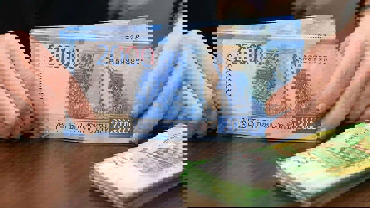 مصر تعتزم إدراج "الروبل" كعملة دفع وتحصيل للبنك المركزي