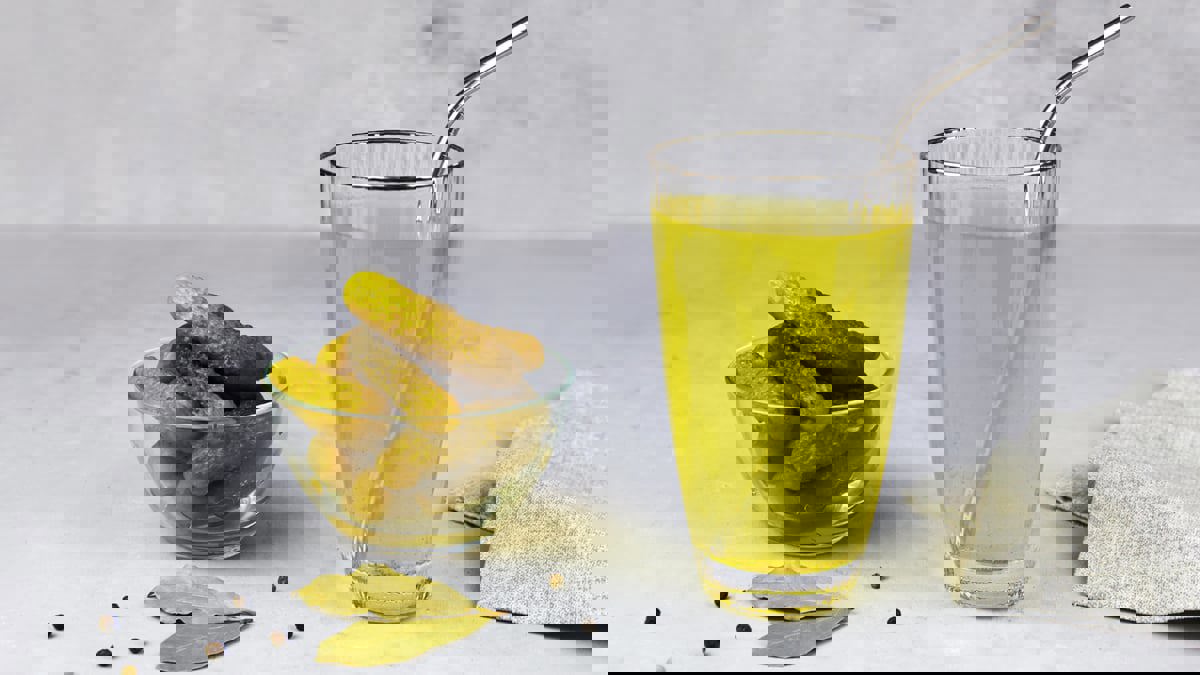 ماء المخلل ترند تيك توك.. هل يعالج التهاب الحلق فعلاً؟ 