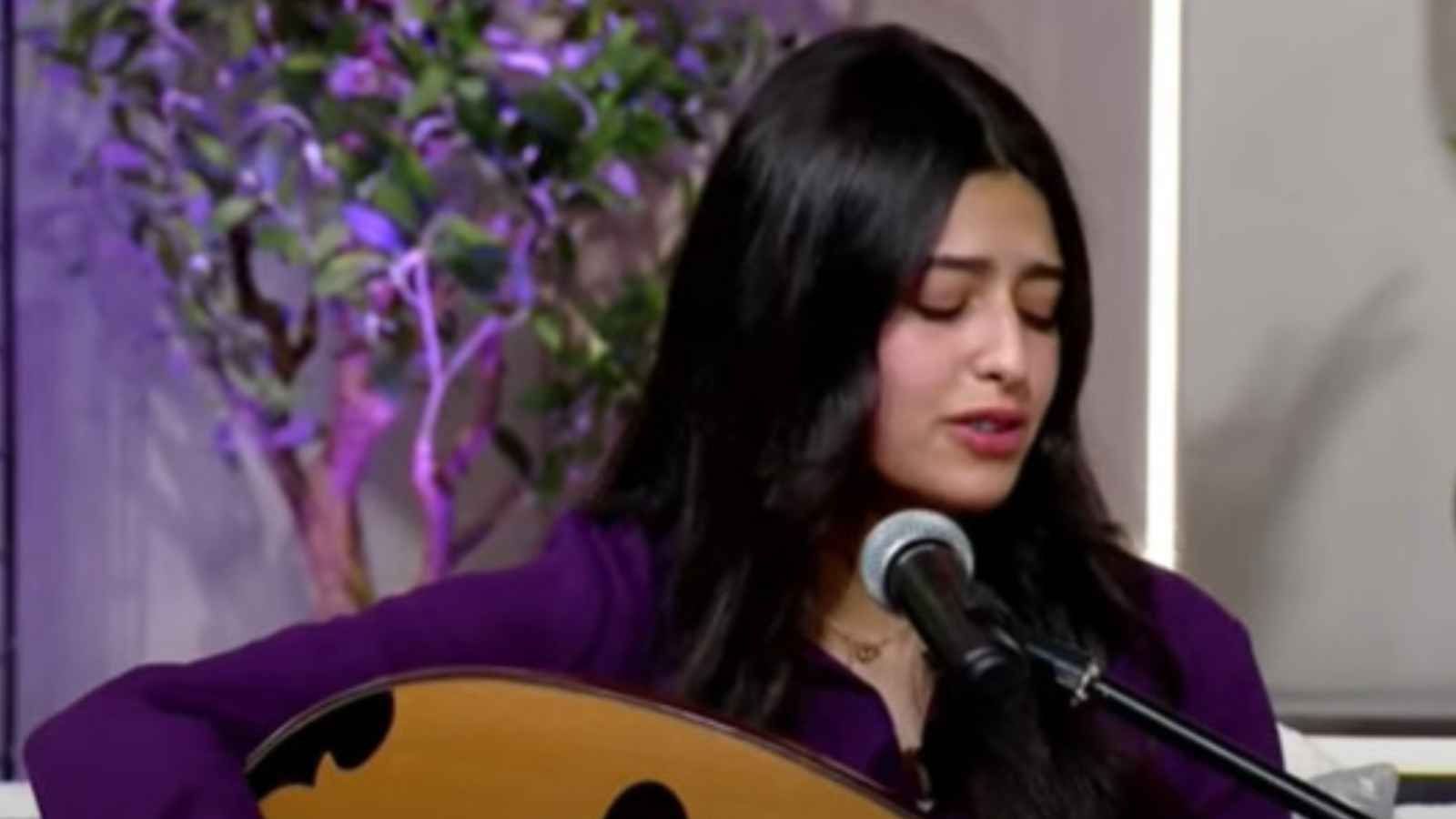 "نسخة من أم كلثوم".. فنانة سعودية تغني لـ"كوكب الشرق" (فيديو)