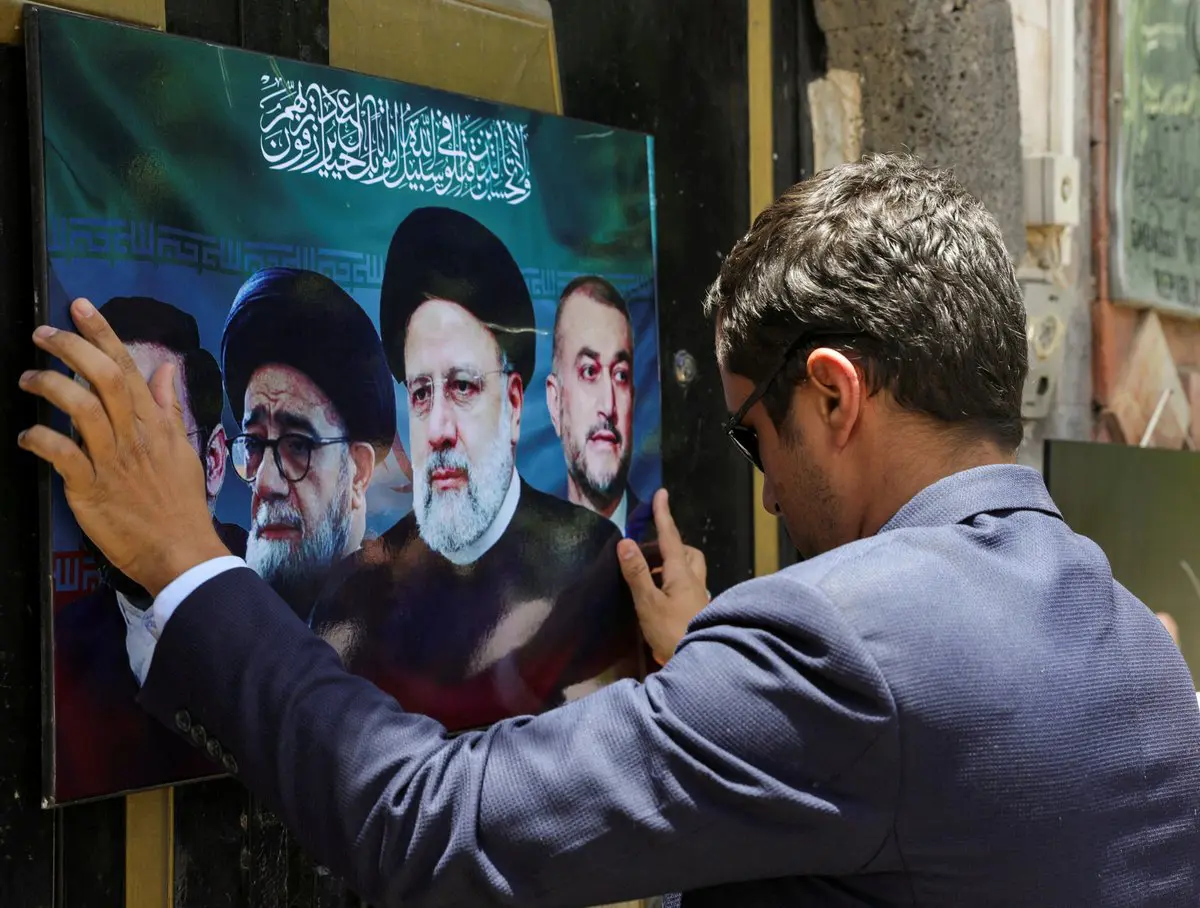 إيران تمنع مرشحي الرئاسة من نشر صورهم مع الخميني وخامنئي