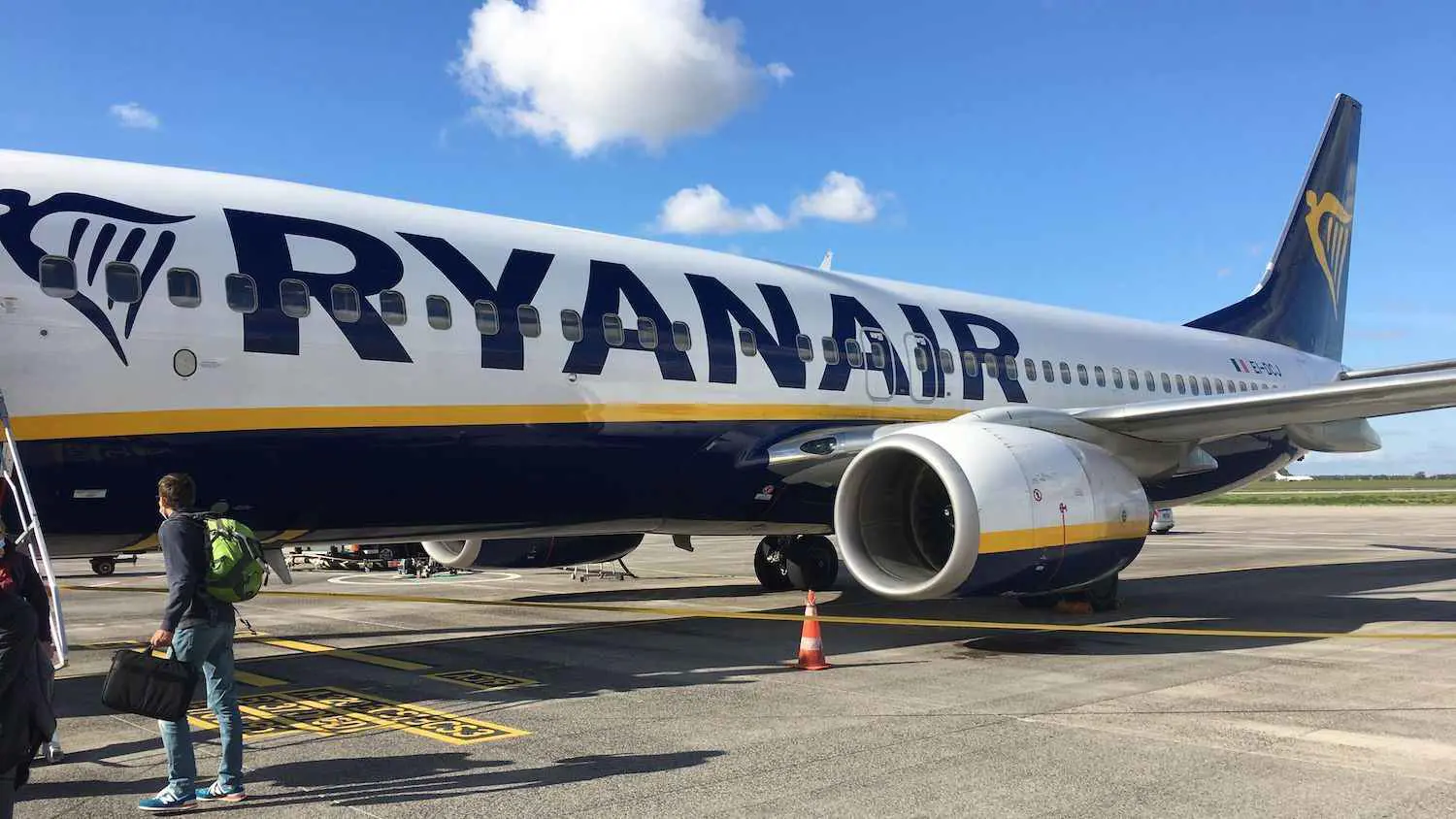 ألمانيا.. 9 إصابات في هبوط اضطراري لطائرة