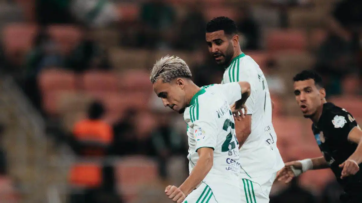 الأهلي السعودي يقتنص فوزاً مهمًا أمام ضمك (فيديو)