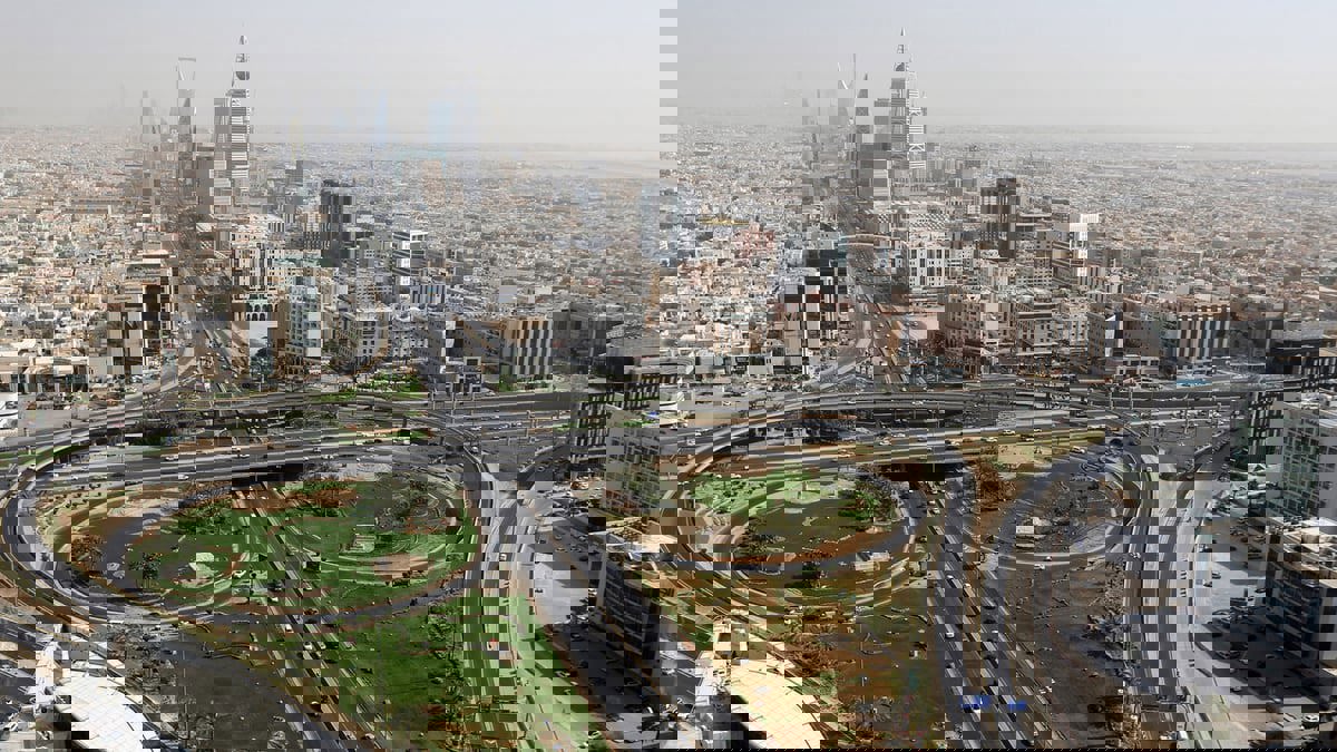 السعودية.. توقيف 127 متهما جديدا بقضايا فساد في وزارات