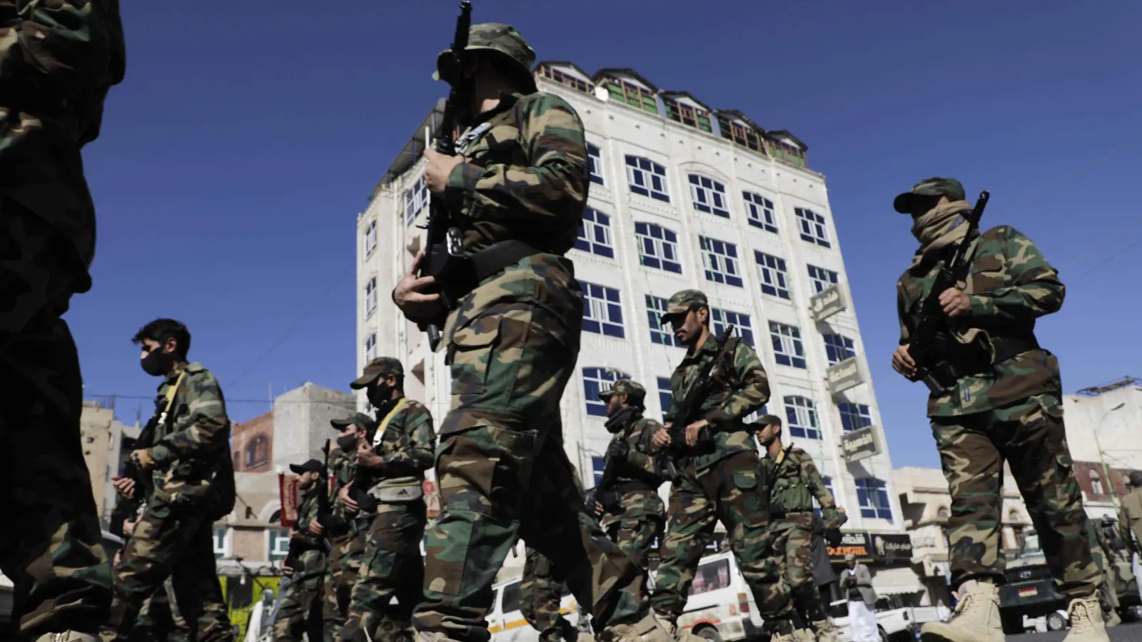 الحوثيون  يكثفون الهجمات على مأرب