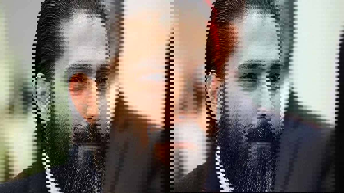 السلطات الإيرانية تعتقل محاميًا بسبب مقابلة إذاعية