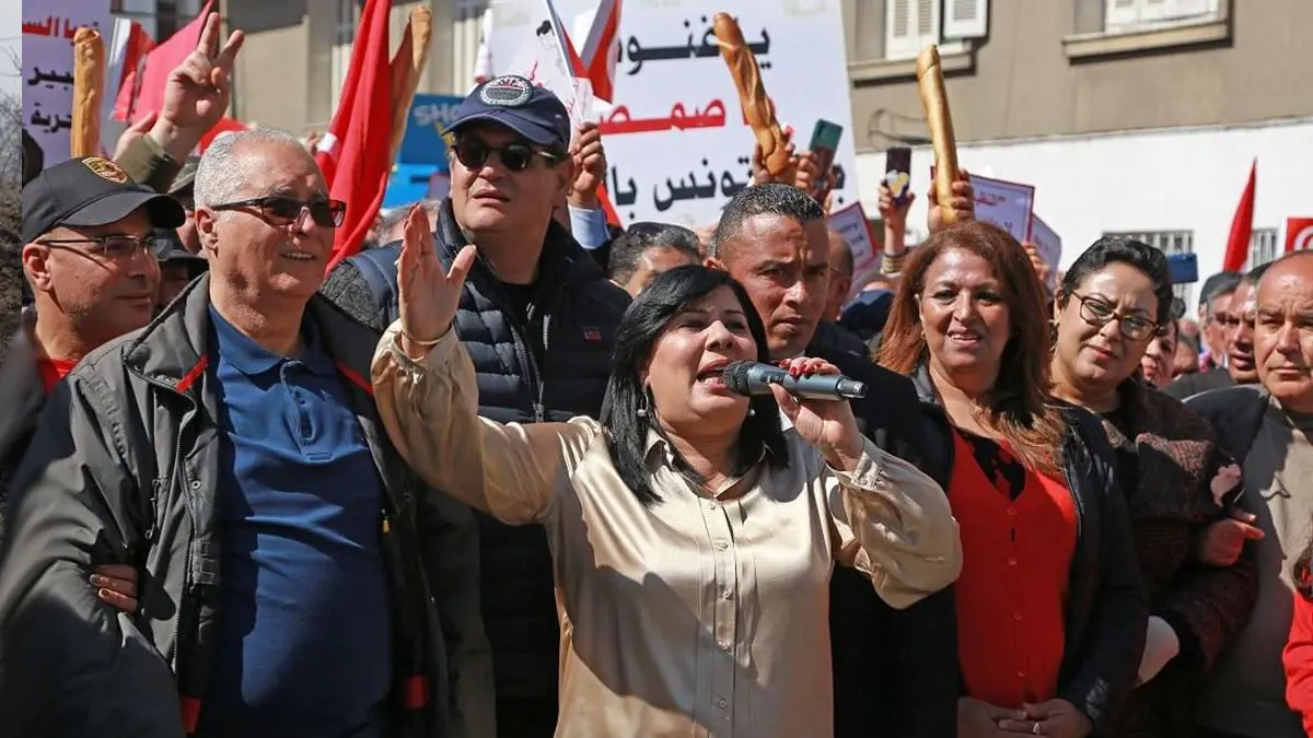 "الدستوري الحر"  يطلق حملة احتجاجات في تونس ويقاضي الرئاسة والحكومة