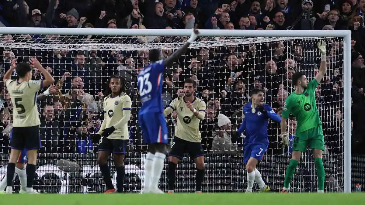 أكثر 3 نجوم فجّروا غضب جماهير برشلونة في لقاء تشيلسي