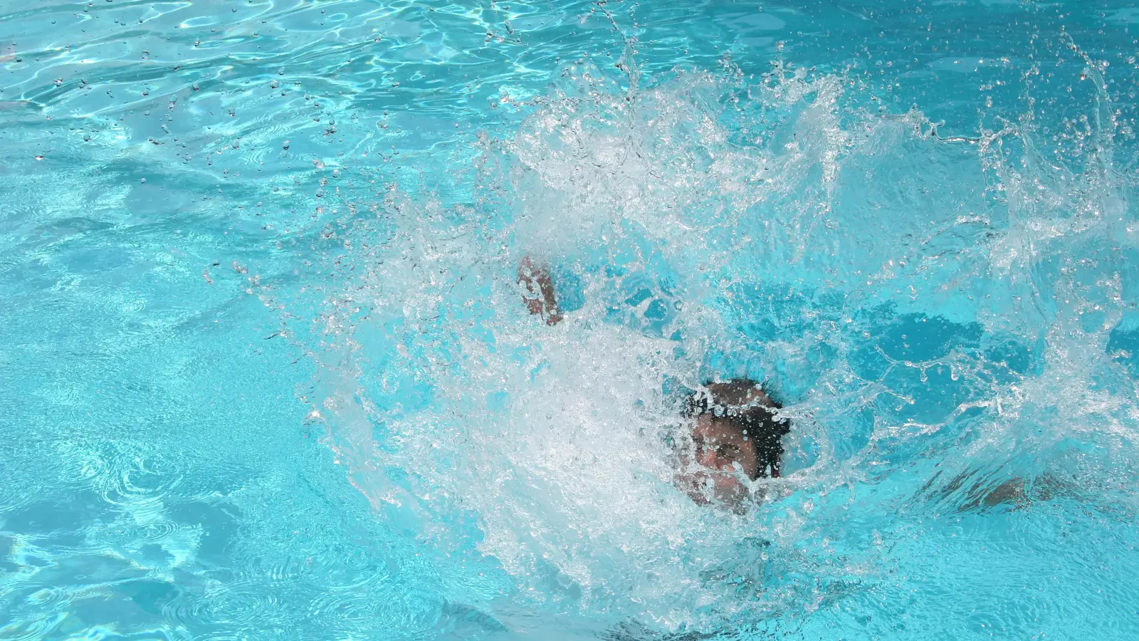 مصرع 3 شقيقات غرقا في نهر الكحلاء جنوب العراق (فيديو)