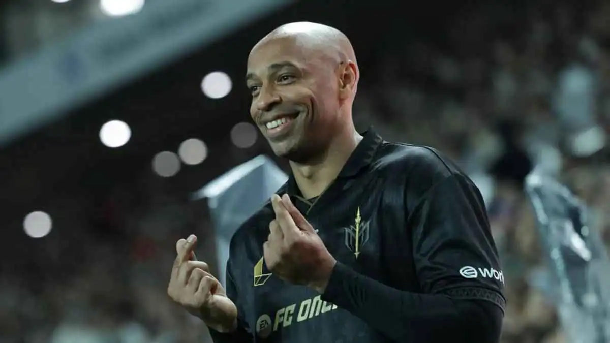 رغم اعتزاله منذ 12 عامًا.. تييري هنري يظهر بجسد رياضي مذهل (صور)